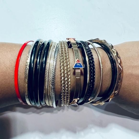 Set of Fashion Bangles - Picture 3 of 3